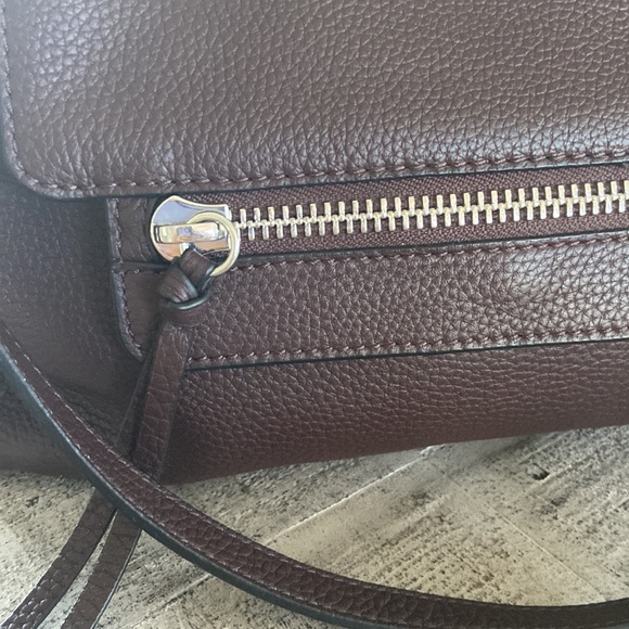 Vince Camuto leather handbag. EUC - Picture 6 of 11